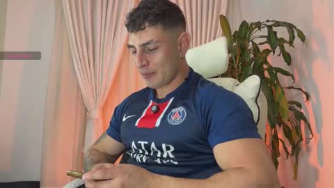 Snapshot of angeloferro1 chatting on November 27, 4:25 am Angelo Ferro online show from November 27, 4:25 am