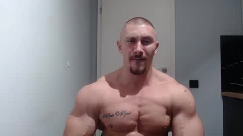  ------- SEX SHOW WITH GUYS AND GIRLS  MUSCLE SHOW online show from December 18, 7:19 pm
