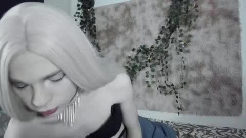 Aurora online show from January 6, 6:33 pm