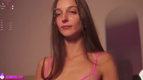 Snapshot of angels_kiss chatting on January 3, 2:19 pm Nikki online show from January 3, 2:19 pm