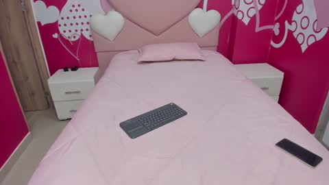 Snapshot of angelstonne_ chatting on February 10, 10:09 am Angel online show from February 10, 10:09 am