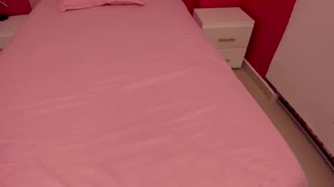 Snapshot of angelstonne_ chatting on February 25, 10:04 am Angel online show from February 25, 10:04 am