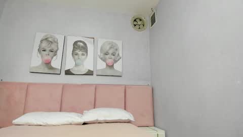 Snapshot of angelstonne_ chatting on March 6, 9:58 am Angel online show from March 6, 9:58 am