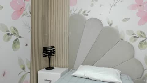 Snapshot of angelstonne_ chatting on March 7, 8:34 am Angel online show from March 7, 8:34 am