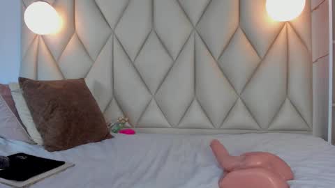 ANGIE online show from November 25, 2:39 pm