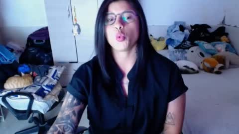 Snapshot of angelswhithe chatting on November 13, 9:25 pm angels online show from November 13, 9:25 pm