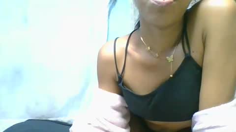 Snapshot of angeltta69 chatting on October 25, 4:31 am angeltta69 online show from October 25, 4:31 am