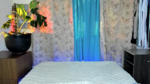 angelwhitte online show from February 12, 8:26 pm