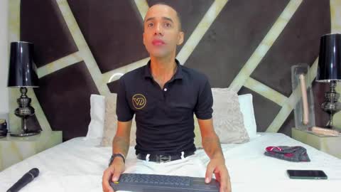 Snapshot of anghel_stone chatting on February 5, 12:27 pm  Anghel Stone  online show from February 5, 12:27 pm