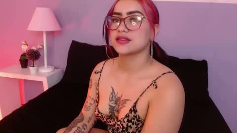 Snapshot of angie99_gh chatting on January 22, 8:18 am Angie online show from January 22, 8:18 am