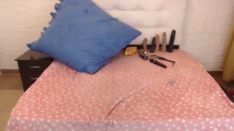 Angie online show from February 11, 12:06 am