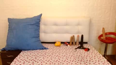 Angie online show from November 28, 7:27 pm