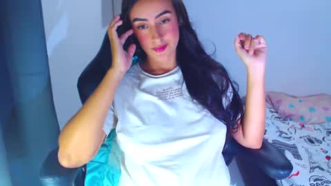 Snapshot of angie_dreamgirl chatting on December 9, 10:30 pm IG angie dreamgirl01 online show from December 9, 10:30 pm