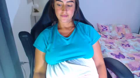 Snapshot of angie_dreamgirl chatting on February 23, 11:04 pm IG angie dreamgirl01 online show from February 23, 11:04 pm