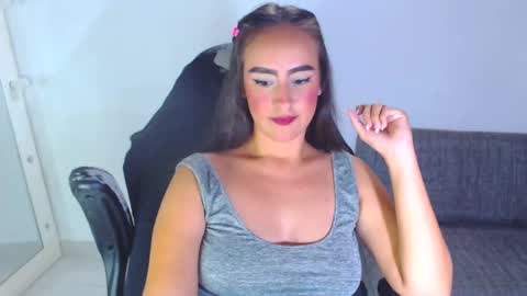 Snapshot of angie_dreamgirl chatting on November 2, 11:40 pm IG angie dreamgirl01 online show from November 2, 11:40 pm