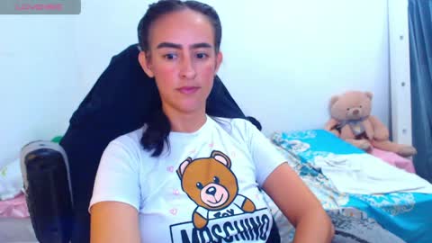 Snapshot of angie_dreamgirl chatting on April 25, 10:18 pm IG angie dreamgirl01 online show from April 25, 10:18 pm