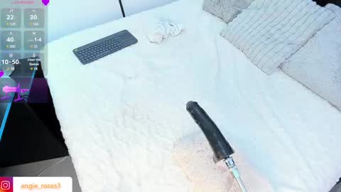 Snapshot of angiee_roses chatting on March 8, 5:07 am angiee roses online show from March 8, 5:07 am