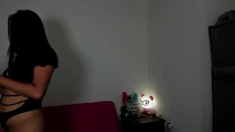 Snapshot of angielee01 chatting on May 30, 12:13 pm Angie y Andres online show from May 30, 12:13 pm