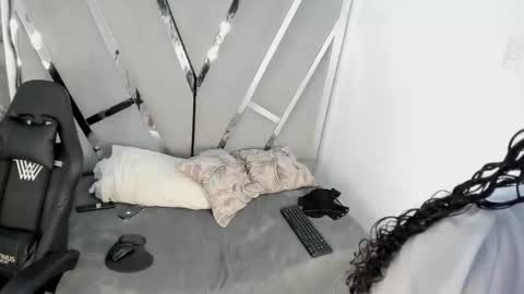 angiexht online show from September 28, 2:00 pm