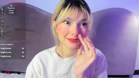 Snapshot of ania_mml chatting on December 23, 8:14 pm Ania online show from December 23, 8:14 pm