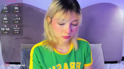 Snapshot of ania_mml chatting on December 26, 8:11 pm Ania online show from December 26, 8:11 pm