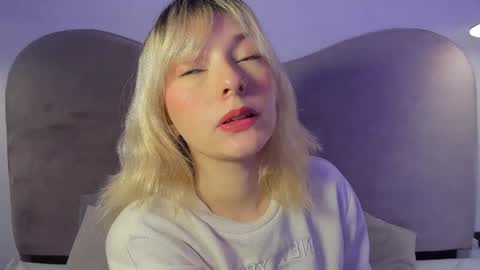 Snapshot of ania_mml chatting on January 2, 8:24 pm Ania online show from January 2, 8:24 pm