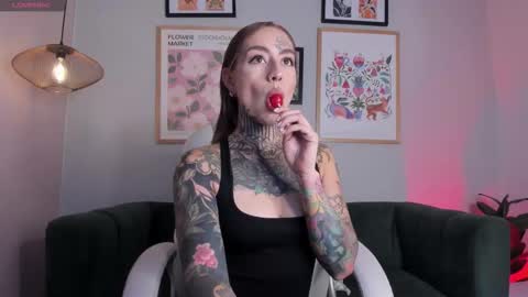 Snapshot of anie_ink chatting on November 29, 9:07 pm Anie or Nina online show from November 29, 9:07 pm