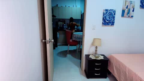 Snapshot of anielli69 chatting on November 16, 12:38 am laura online show from November 16, 12:38 am