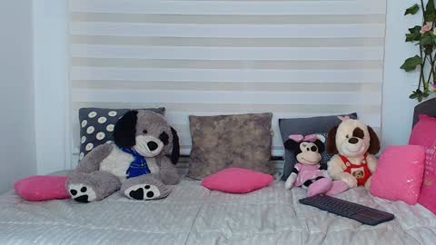 Snapshot of anielli69 chatting on November 27, 1:18 am laura online show from November 27, 1:18 am