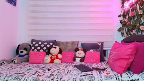 laura  online show from January 17, 10:57 pm