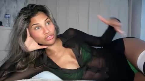 Snapshot of aniishaa chatting on May 19, 10:10 am anisha online show from May 19, 10:10 am