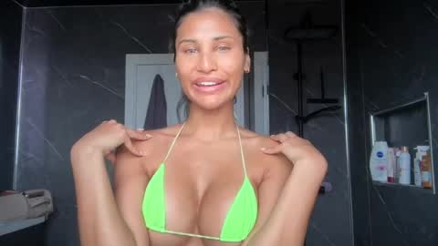 Snapshot of aniishaa chatting on June 13, 10:46 am anisha online show from June 13, 10:46 am