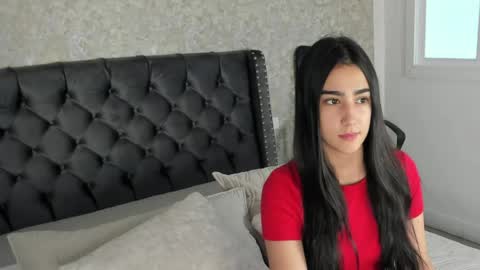anika_h online show from June 7, 12:09 pm