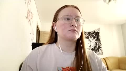 Snapshot of anika_lipps chatting on August 3, 9:37 am Anika online show from August 3, 9:37 am