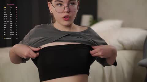 AnishaVivo online show from February 1, 2:15 pm