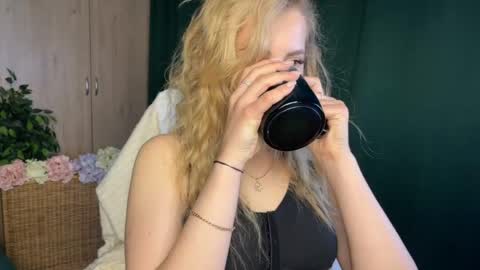 Anita online show from May 22, 1:02 am