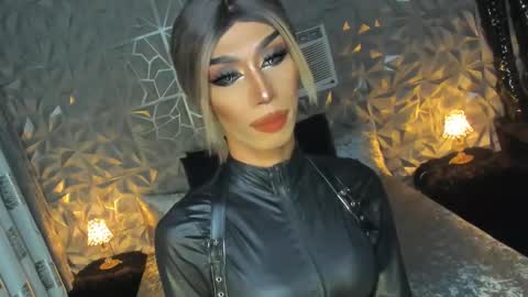 Snapshot of anitacruisze chatting on January 6, 12:46 pm Miss Ann online show from January 6, 12:46 pm