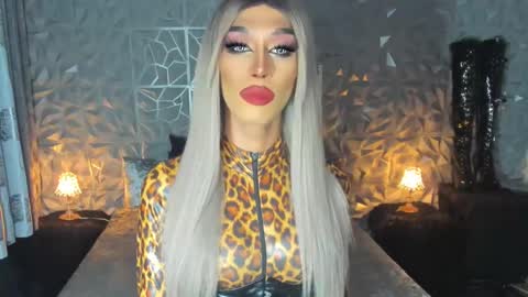 Snapshot of anitacruisze chatting on January 9, 11:34 pm Miss Ann online show from January 9, 11:34 pm