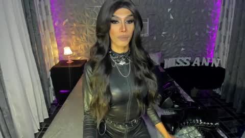 Snapshot of anitacruisze chatting on January 19, 6:32 pm Miss Ann online show from January 19, 6:32 pm