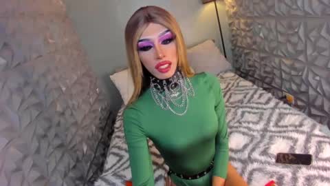 Snapshot of anitacruisze chatting on March 5, 2:36 am Miss Ann online show from March 5, 2:36 am