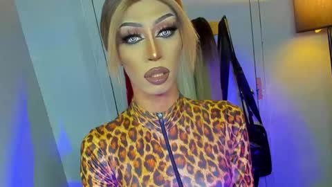 Snapshot of anitacruisze chatting on September 16, 5:58 pm Miss Ann online show from September 16, 5:58 pm