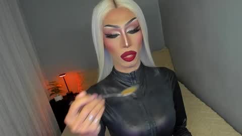 Snapshot of anitacruisze chatting on September 28, 11:54 pm Miss Ann online show from September 28, 11:54 pm