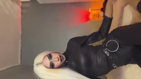 Snapshot of anitacruisze chatting on October 7, 11:13 pm Miss Ann online show from October 7, 11:13 pm