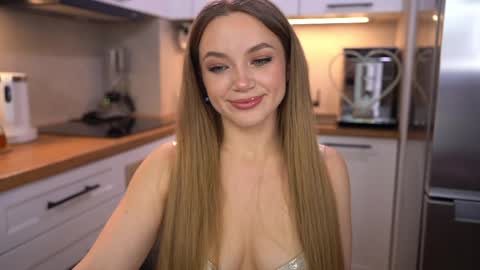 Im Anita thumb up me please its important online show from April 5, 6:49 pm