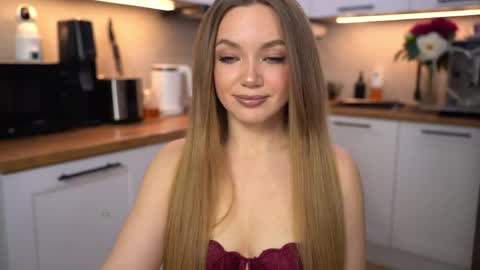 Im Anita thumb up me please its important online show from April 17, 5:27 pm