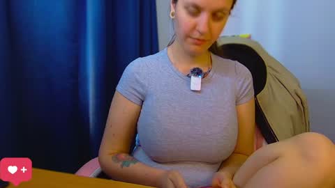 Snapshot of ann_mikele chatting on June 3, 3:39 pm Ann online show from June 3, 3:39 pm