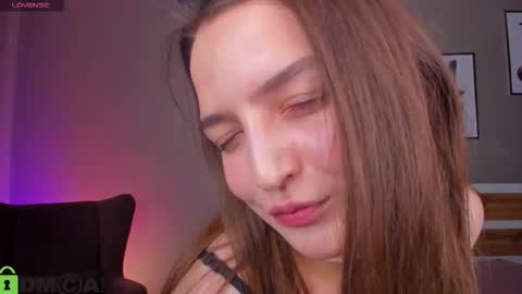 Snapshot of ann_perry chatting on November 9, 2:21 am Ann online show from November 9, 2:21 am