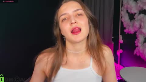 Snapshot of ann_perry chatting on November 10, 2:21 am Ann online show from November 10, 2:21 am