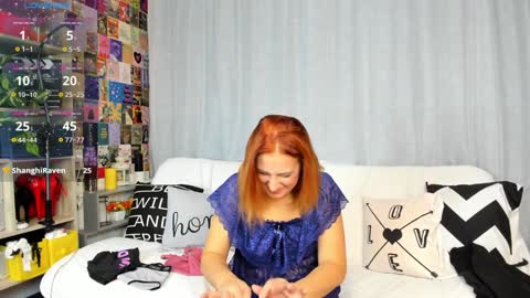 Snapshot of anna127moon chatting on December 3, 2:47 am Anna online show from December 3, 2:47 am