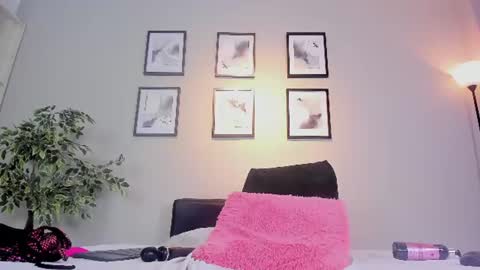 Snapshot of anna__spencer chatting on July 28, 3:21 pm Anna online show from July 28, 3:21 pm